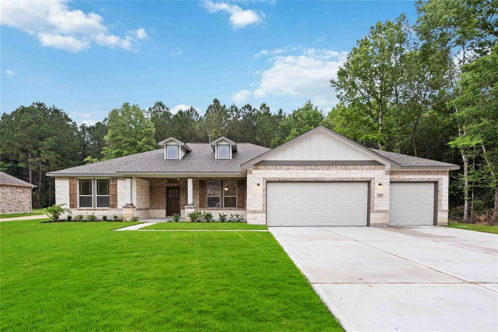 155 Valley Ranch Trail, Dayton, Texas image 1