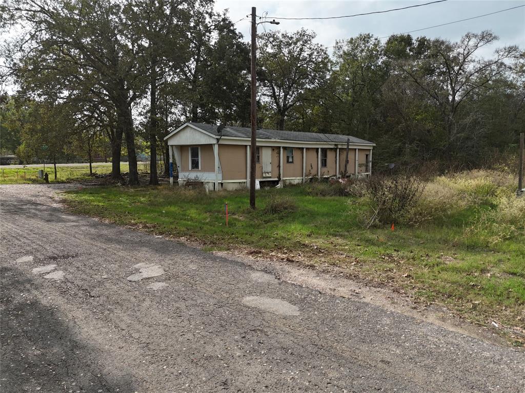 115 W Sherwood Drive, Livingston, Texas image 3