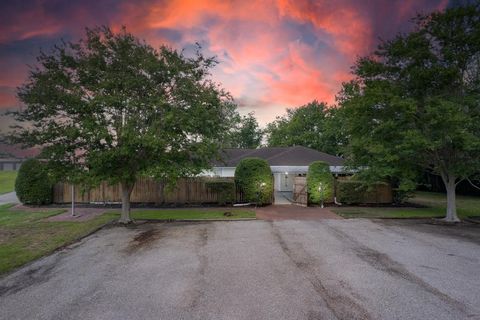 A home in Bay City