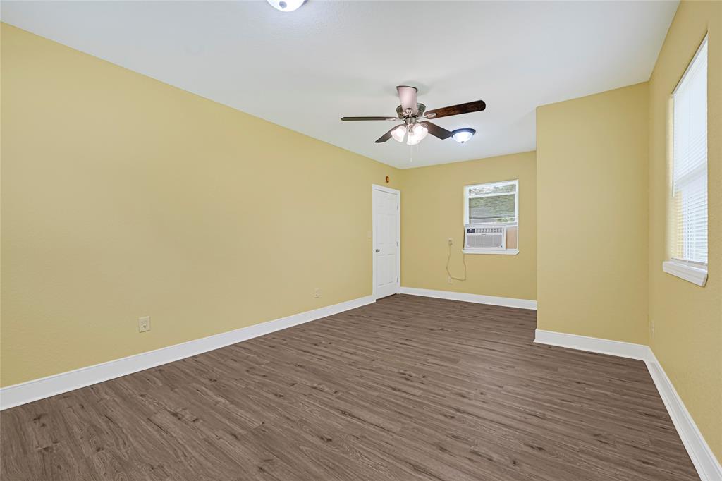 2406 W Elvinta Street, Baytown, Texas image 21