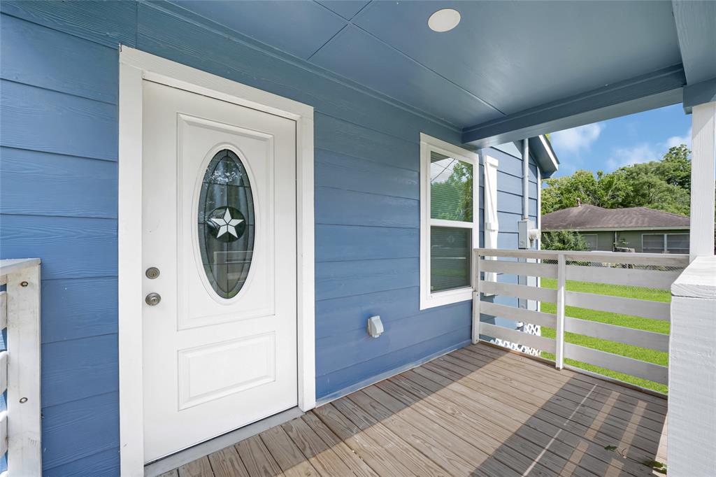 2406 W Elvinta Street, Baytown, Texas image 4
