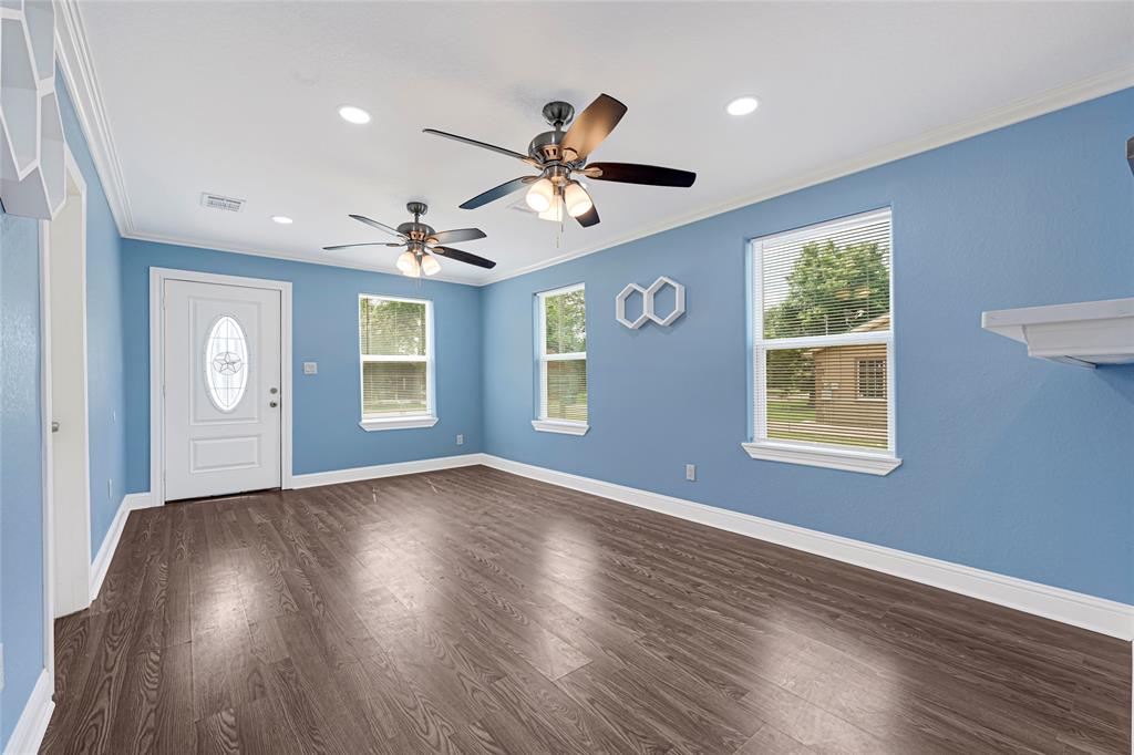 2406 W Elvinta Street, Baytown, Texas image 12