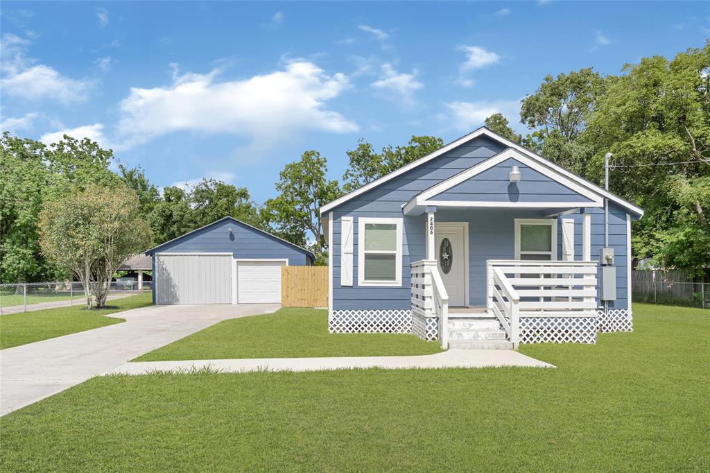 2406 W Elvinta Street, Baytown, Texas image 3
