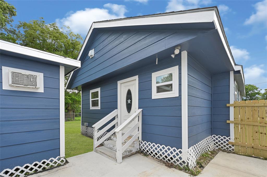 2406 W Elvinta Street, Baytown, Texas image 15