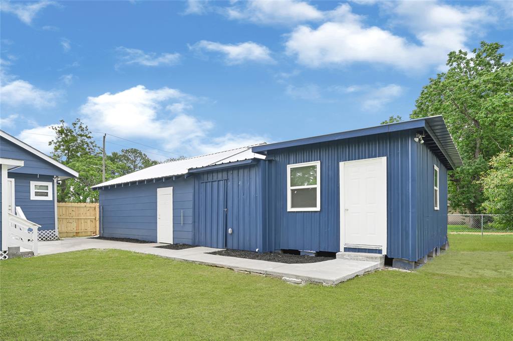 2406 W Elvinta Street, Baytown, Texas image 16