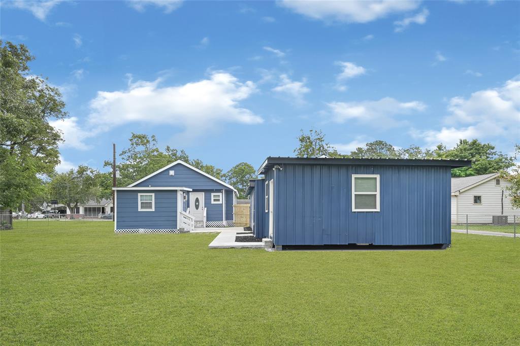 2406 W Elvinta Street, Baytown, Texas image 14
