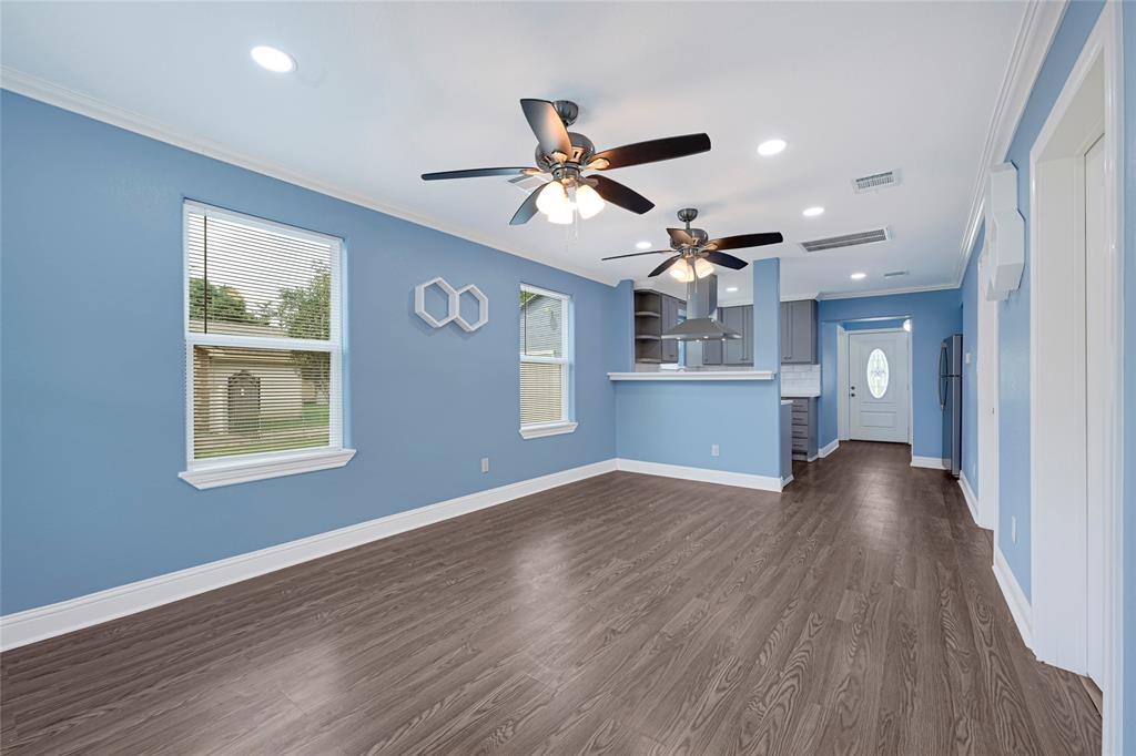 2406 W Elvinta Street, Baytown, Texas image 13
