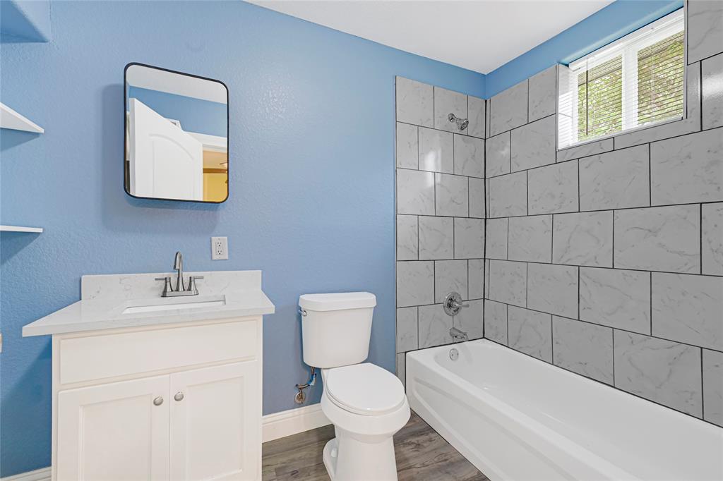 2406 W Elvinta Street, Baytown, Texas image 11