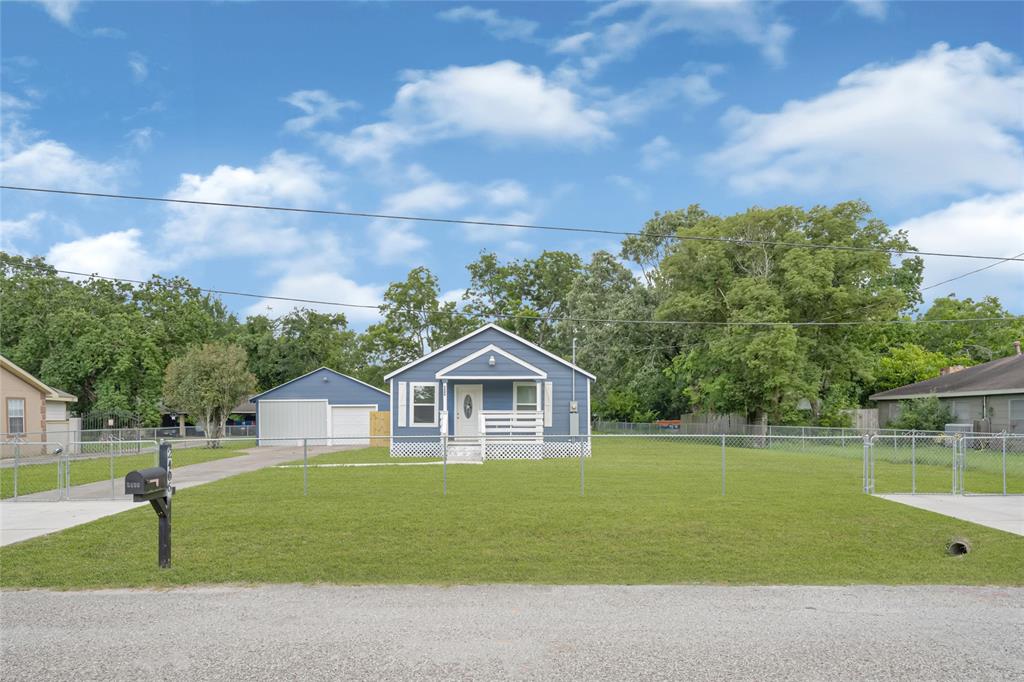 2406 W Elvinta Street, Baytown, Texas image 1