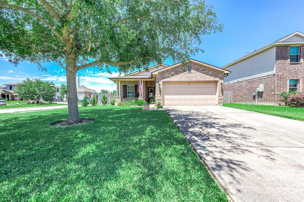 230 Shoshone Ridge Drive, La Marque, Texas image 1