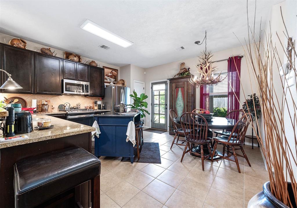 230 Shoshone Ridge Drive, La Marque, Texas image 10
