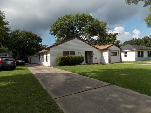 A home in Lake Jackson