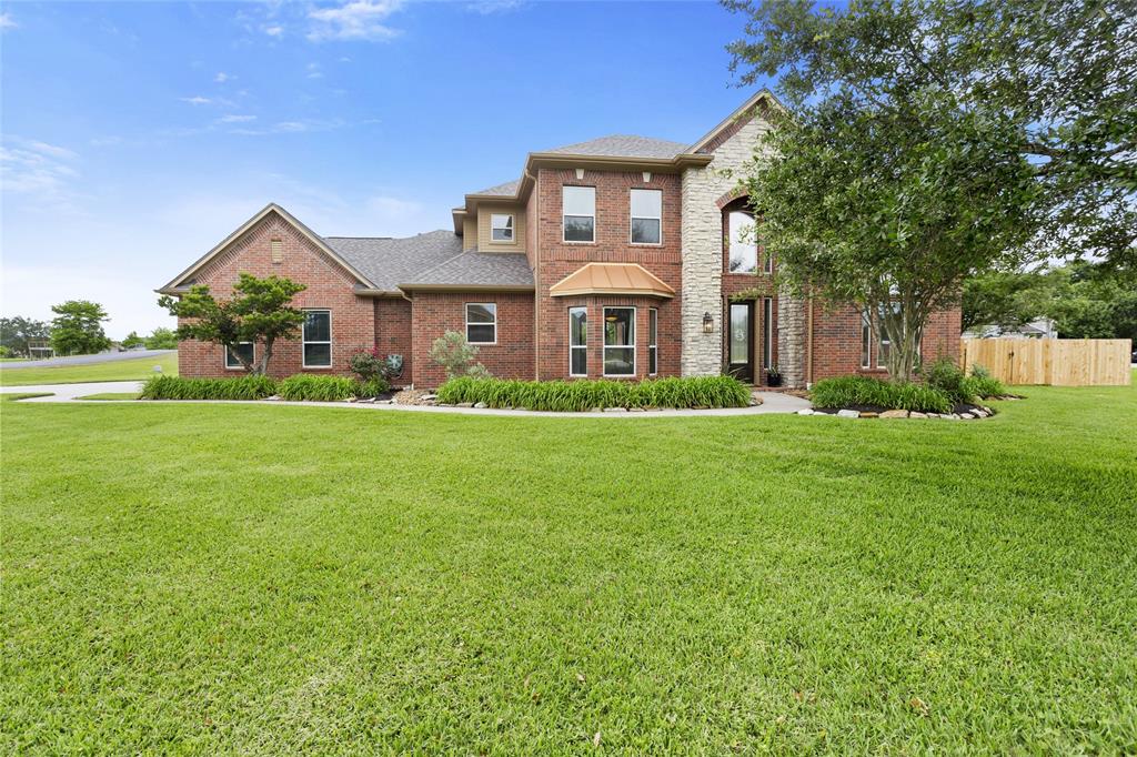 303 Lago Circle Drive S