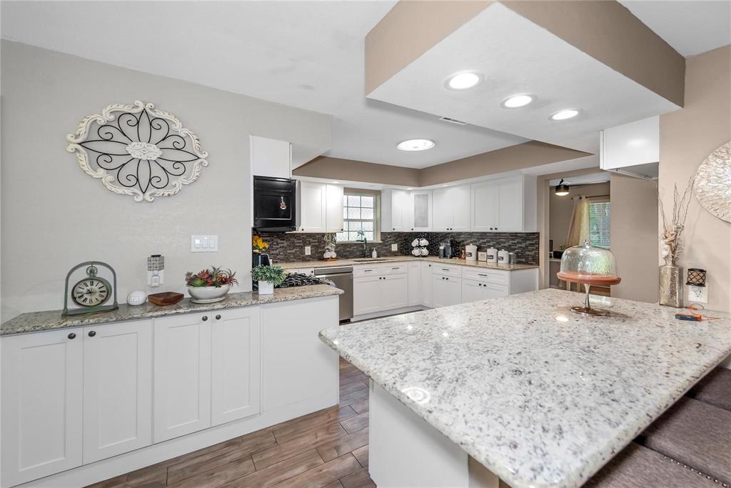 676 Ravensworth Drive, Conroe, Texas image 7
