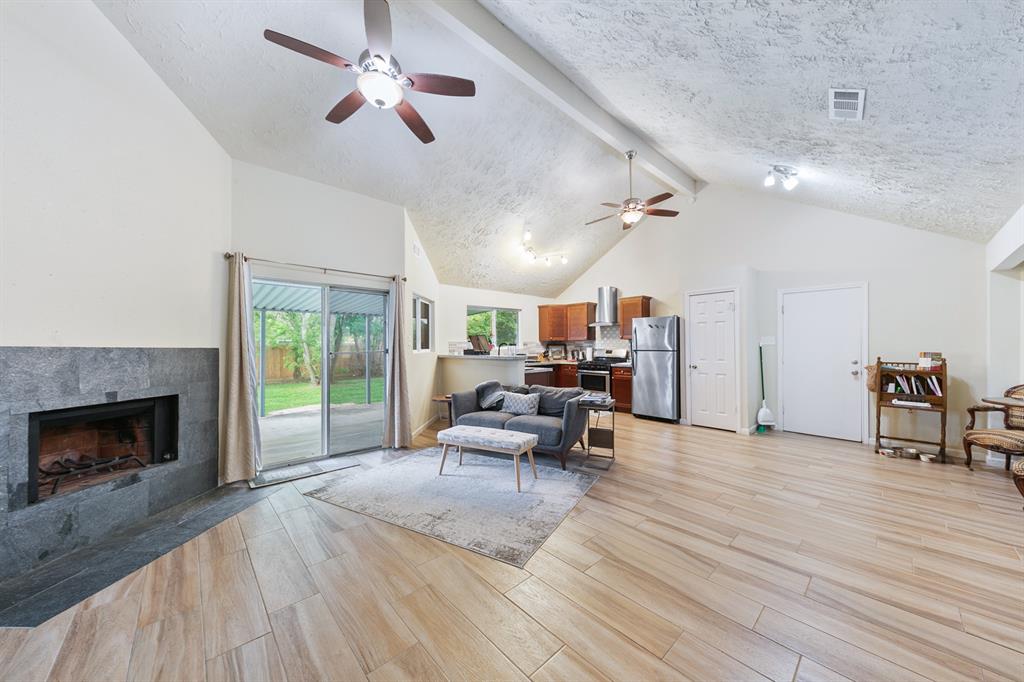 3102 S Peach Hollow Circle, Pearland, Texas image 1