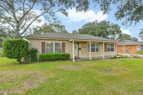 A home in El Campo