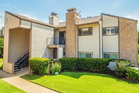 Photo of 7140 N Holiday Drive, Galveston, TX 77550 (MLS # 51364697)