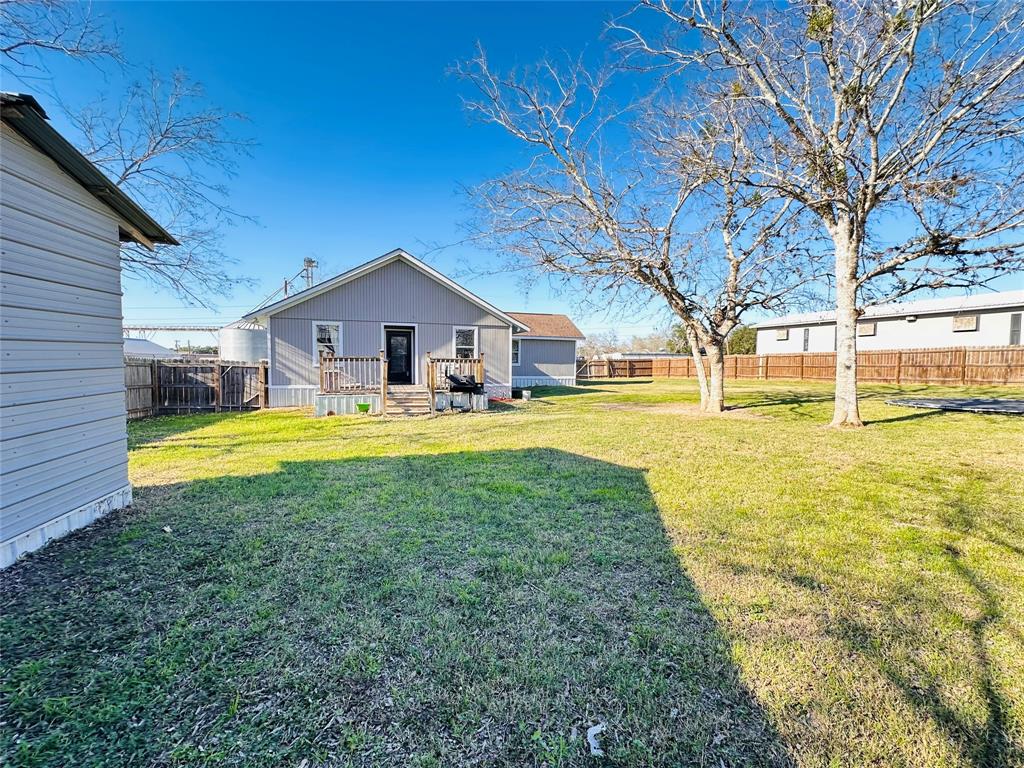 207 Dayly Street, Yoakum, Texas image 4