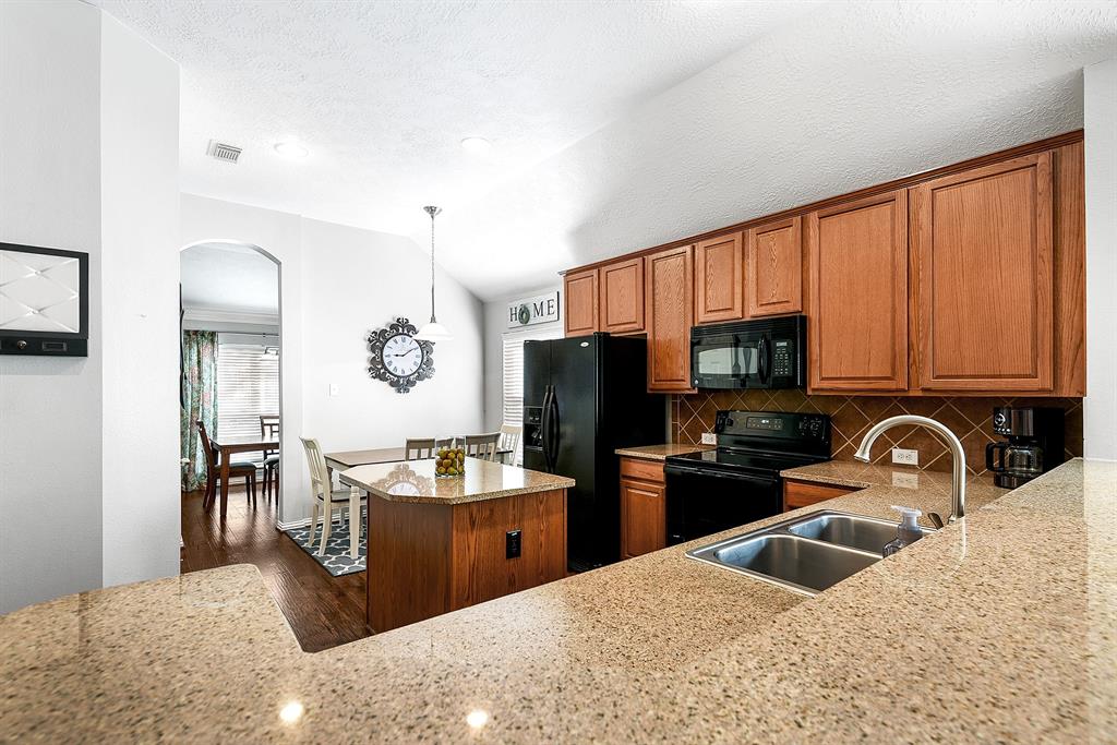 2822 Chalet Ridge Drive, Katy, Texas image 12