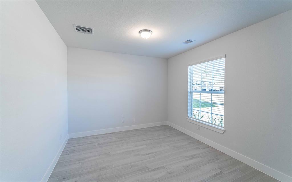 415 S Amherst Drive, West Columbia, Texas image 2