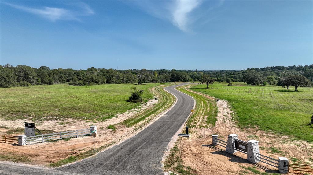 293 Bellwood Lake Lane, Bellville, Texas image 9