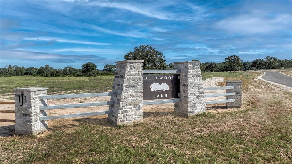 293 Bellwood Lake Lane, Bellville, Texas image 12