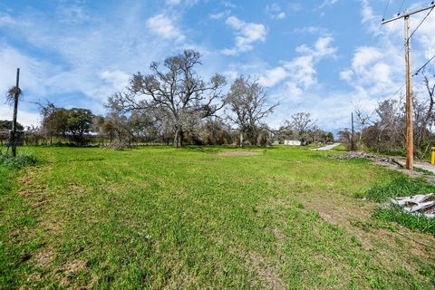 Photo of 427 W A Street, Eagle Lake, TX 77434 (MLS # 69805145) Photo of 427 W A Street, Eagle Lake, TX 77434 (MLS # 69805145)