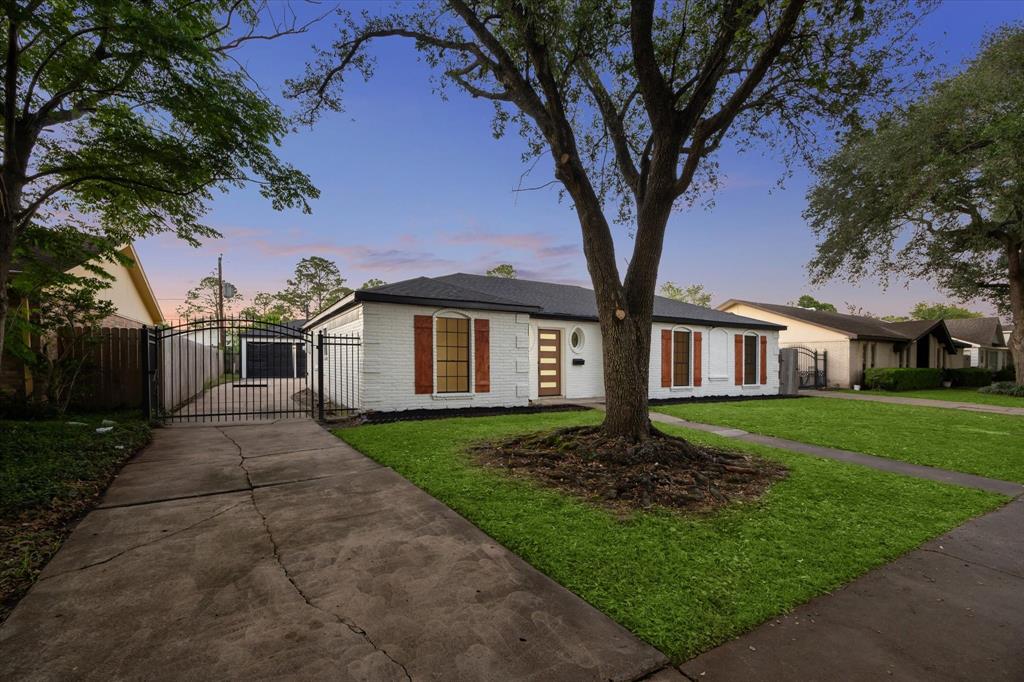 8902 Hendon Lane, Houston, Texas image 2