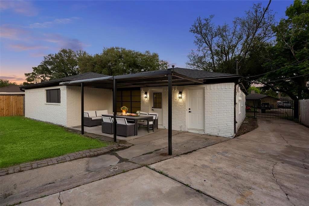 8902 Hendon Lane, Houston, Texas image 30