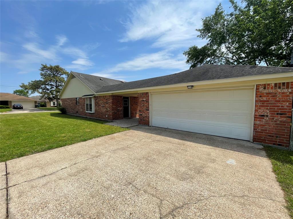 1075 Meadowland Drive, Beaumont, Texas image 35