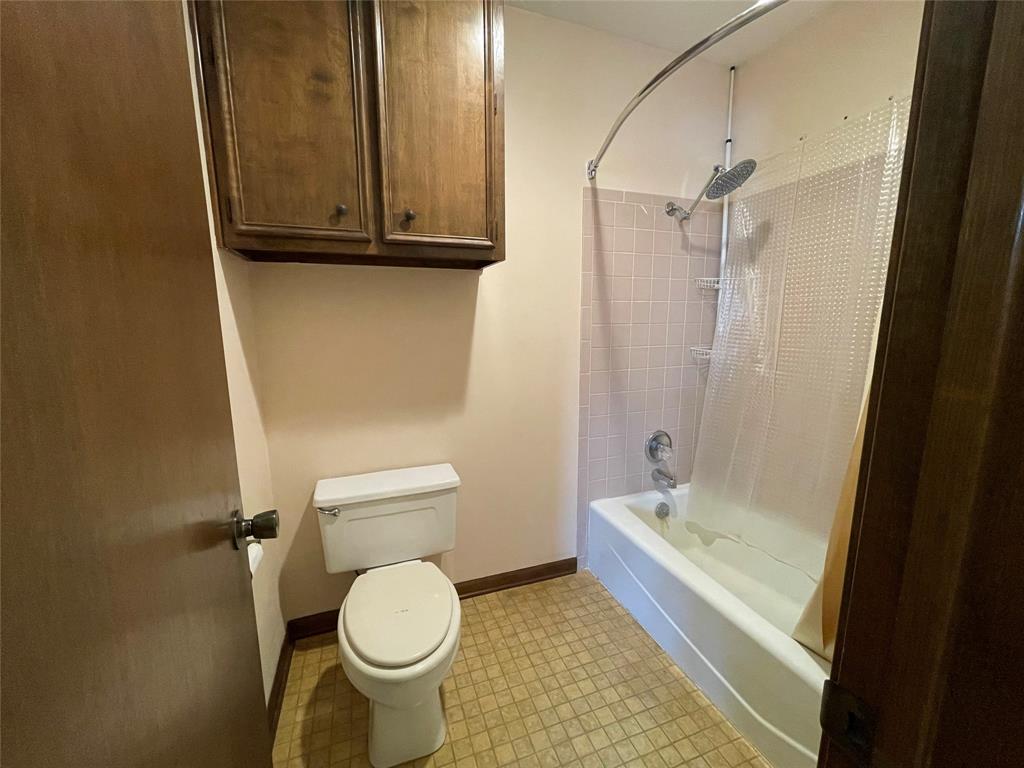 1075 Meadowland Drive, Beaumont, Texas image 28