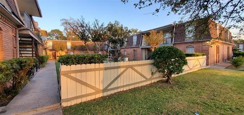 Photo of 1220 Shadowdale Drive #20, Houston, TX 77043 (MLS # 44558887)