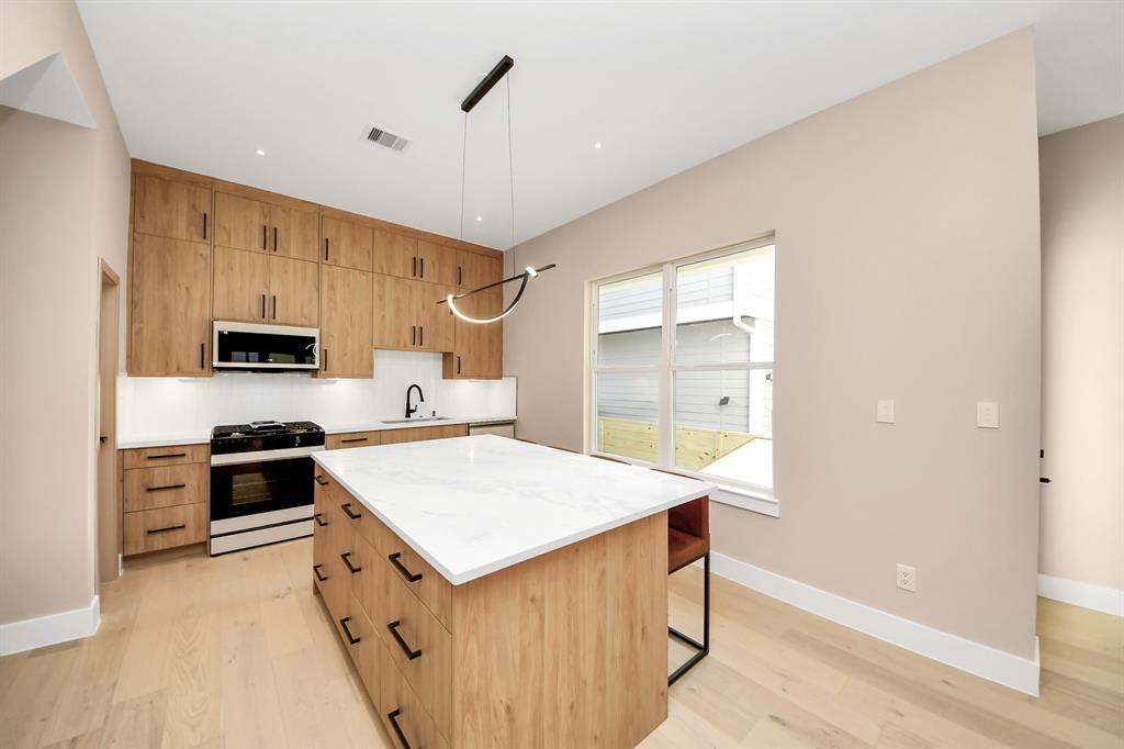 5749 Kiam St St, Houston, Texas image 11