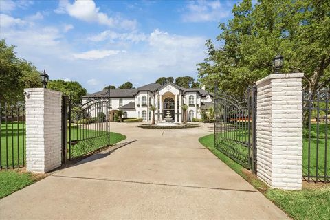 22009 Holly Creek Trail Tomball TX 77377
