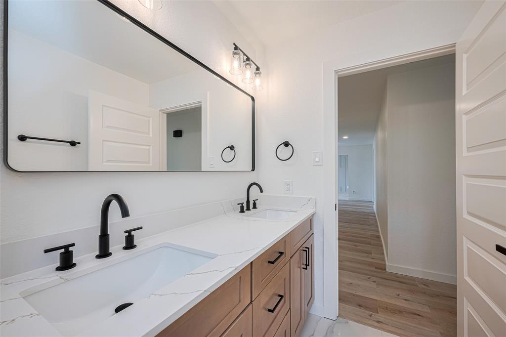 6038 Dumfries Drive, Houston, Texas image 39