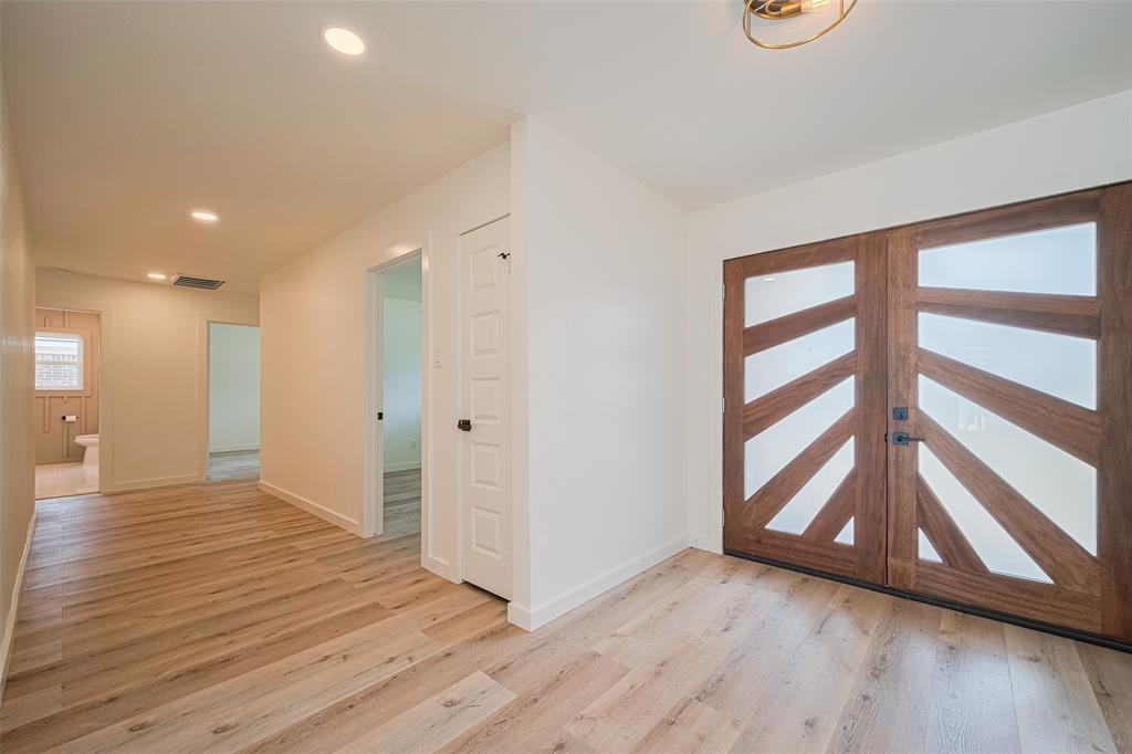 6038 Dumfries Drive, Houston, Texas image 6