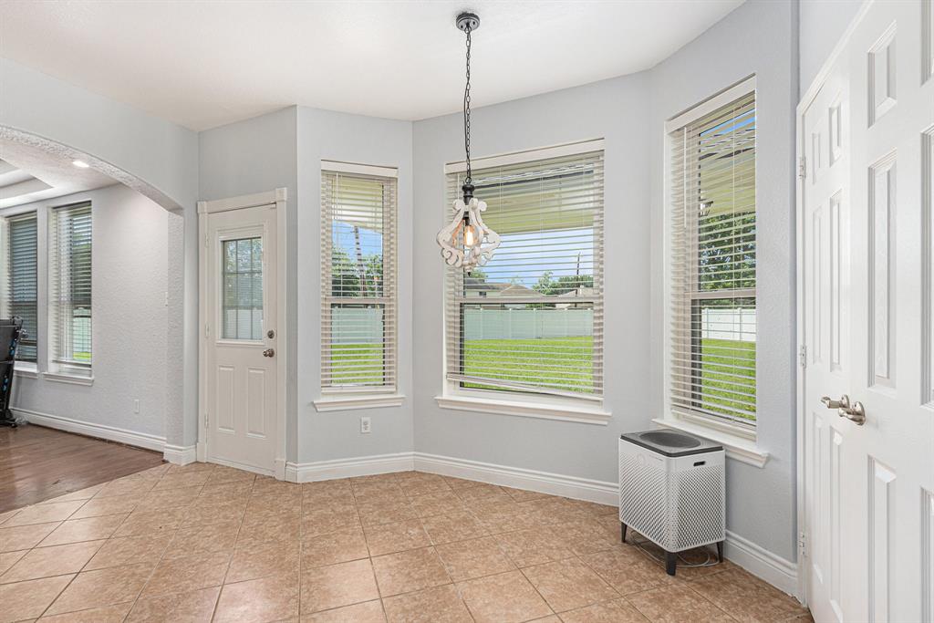 4213 Pine Mill Court, Pearland, Texas image 13