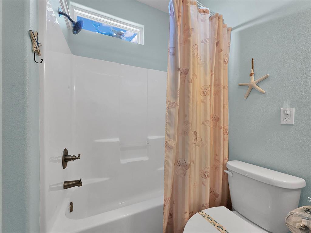 996 Alicia Drive, Gilchrist, Texas image 22