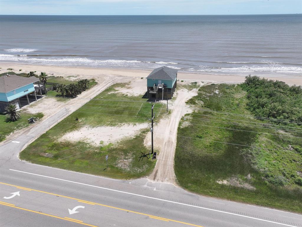 996 Alicia Drive, Gilchrist, Texas image 2