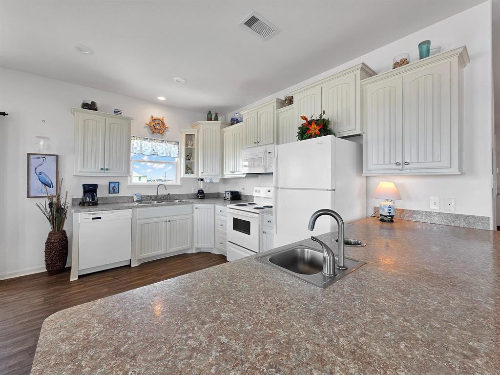 996 Alicia Drive, Gilchrist, Texas image 33