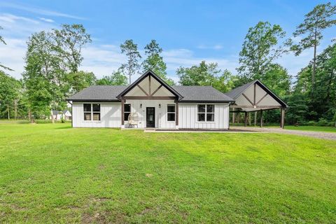 Photo of 141 Summer Place, Livingston, TX 77351 (MLS # 67457737)