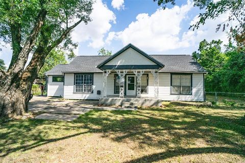 305 Pampa Street Pasadena TX 77504