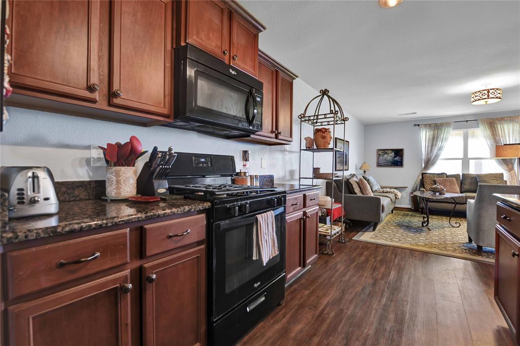 1827 Garnet Breeze Drive, Rosharon, Texas image 9