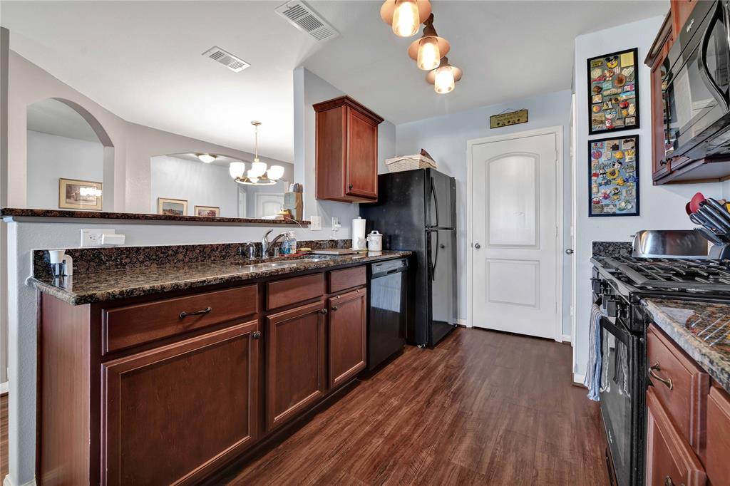 1827 Garnet Breeze Drive, Rosharon, Texas image 11