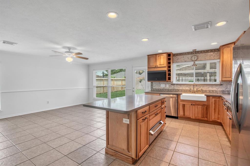 8419 Opalwood Lane, Humble, Texas image 16