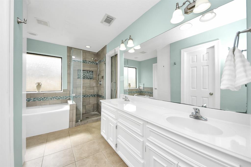 105 Meadowlark Court, Richwood, Texas image 12