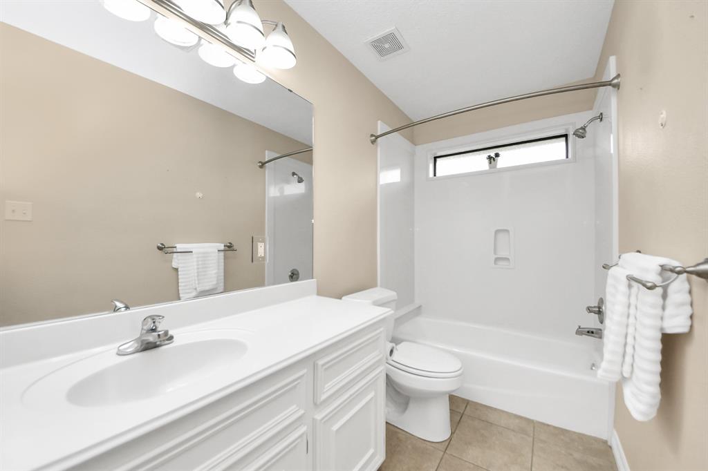 105 Meadowlark Court, Richwood, Texas image 20