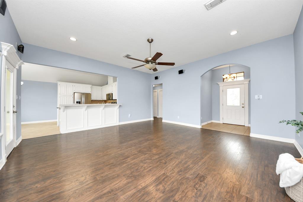 105 Meadowlark Court, Richwood, Texas image 5