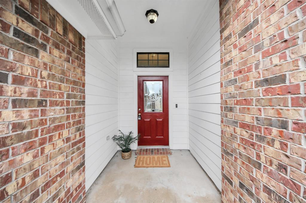 105 Meadowlark Court, Richwood, Texas image 3