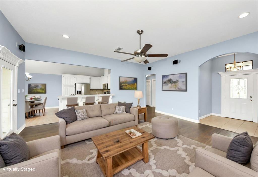 105 Meadowlark Court, Richwood, Texas image 4